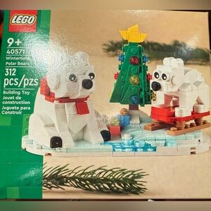 LEGO Festive Polar Bear Scene with Tree